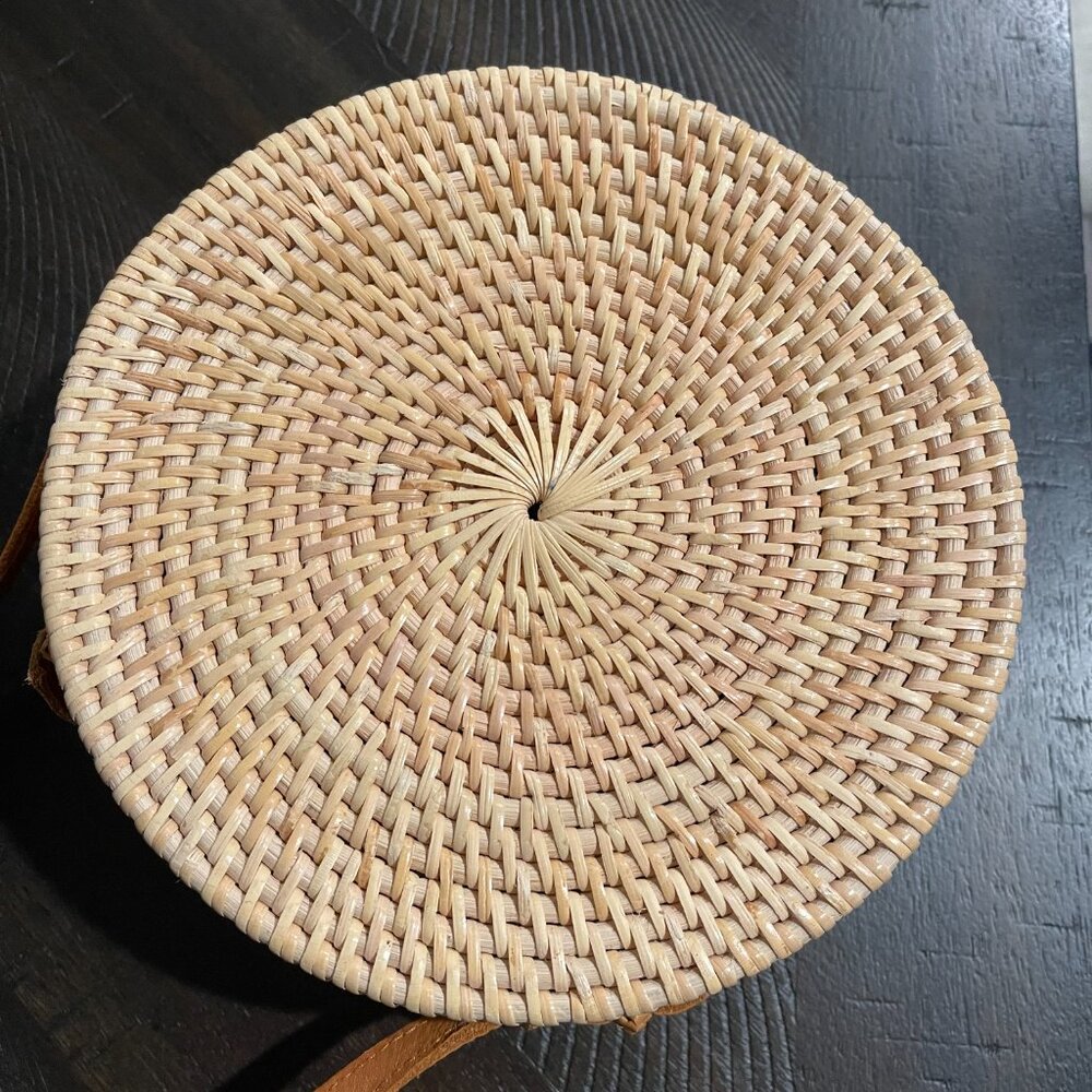 Street Level Woven Rattan Circle Basket Crossbody Purse - Picture 6 of 7